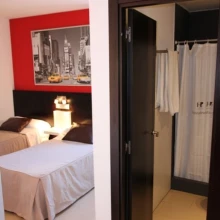 Hostal Central. Ceuta. Ceuta. hostal central  habitacion y baño doble dos camas